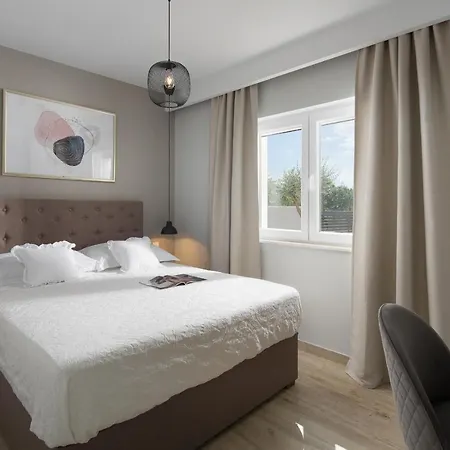 Villa Stanzietta Novigrad For 10 At Olive Orchard Novigrad Istria