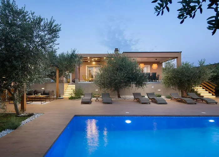 Villa Stanzietta Novigrad For 10 At Olive Orchard Novigrad Istria